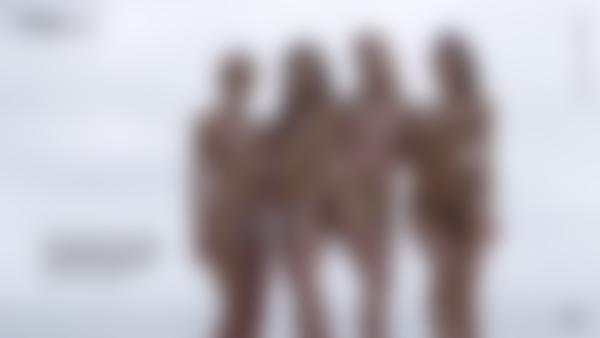 Kuvakaappaus #11 elokuvasta Ariel Marika Melena Mira 4 Nude Beach Nymphs