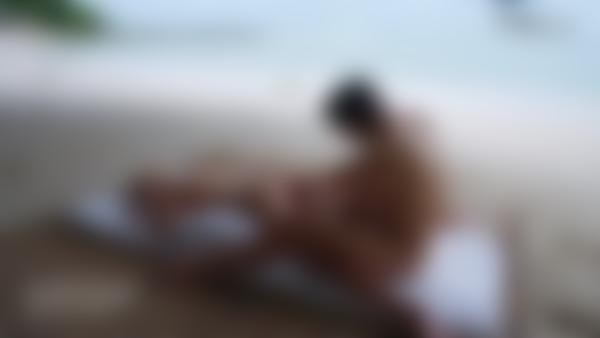 电影 色情海滩按摩 中的屏幕截图 #9