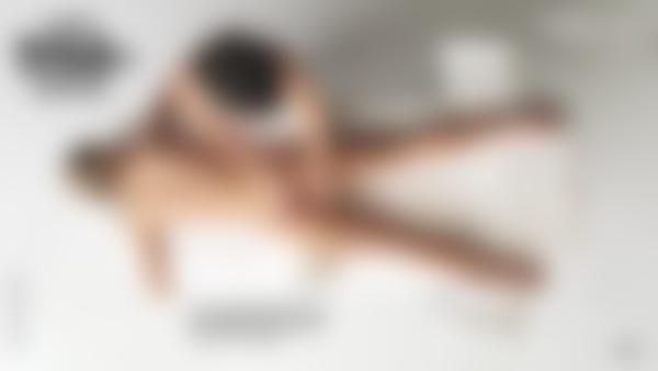 फ़िल्म 11 से स्क्रीन ग्रैब # महिला पूजा मालिश