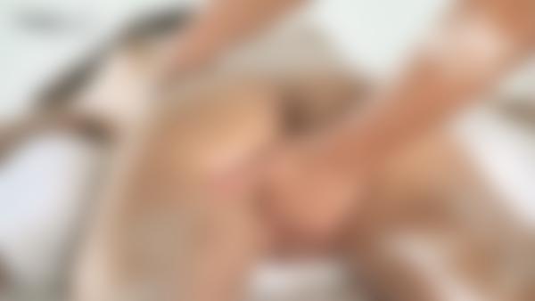 Екранна снимка №12 от филма Първият еротичен масаж