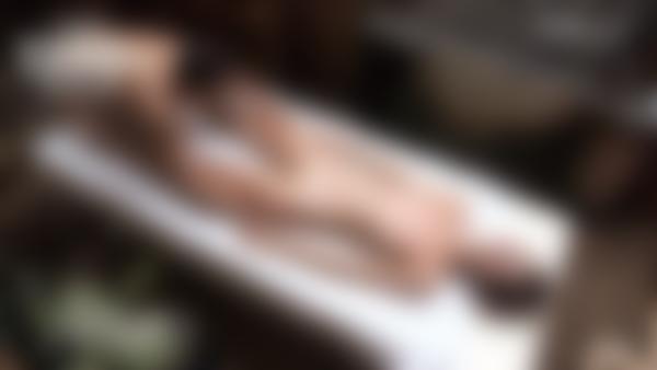 Skärmgrepp #11 från filmen Manlig Kvinnlig Exotisk Massage