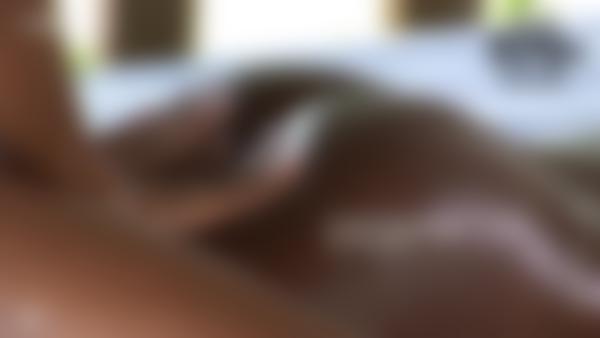 Kuvakaappaus #10 elokuvasta Mauritiuksen trooppinen hieronta