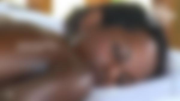 Kuvakaappaus #11 elokuvasta Mauritiuksen trooppinen hieronta