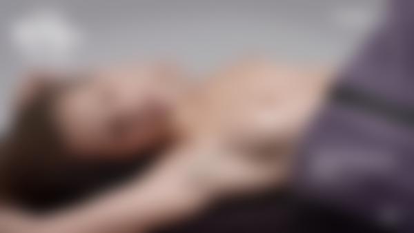 Екранна снимка №12 от филма Масаж за множествен електрически оргазъм