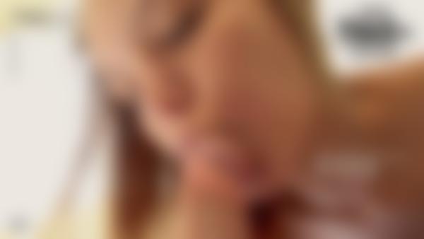 Screenshot #9 dal film Massaggio d'amore orale