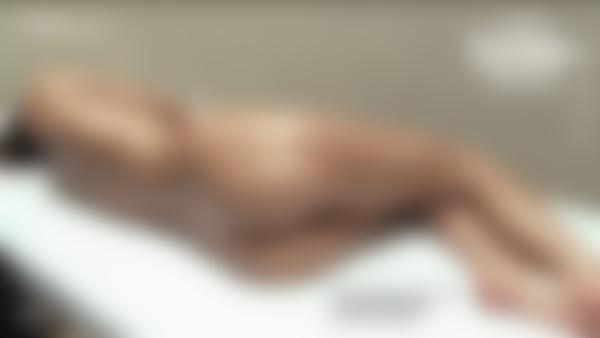 Skjermtak #10 fra filmen Sensuell oljemassasje