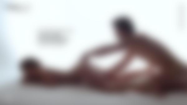 Ekrāna paņemšana #11 no filmas Serēnas L un Aleksa seksuālās attiecības