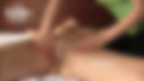 Ekrano paėmimas #12 iš filmo Seksualus sportinis masažas