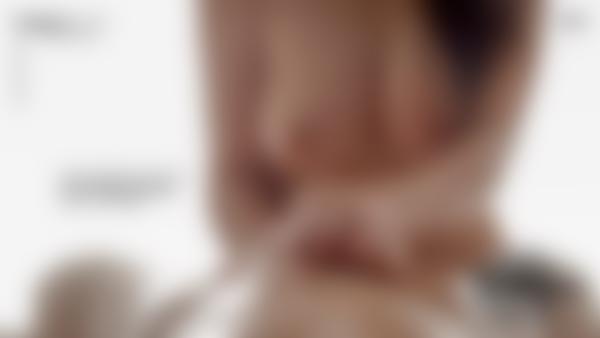 Ekrano paėmimas #10 iš filmo Tantrinis briaunos masažas