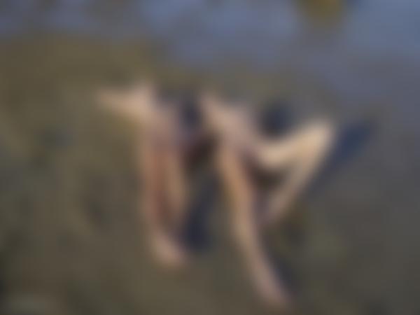 Bild #9 aus der Galerie Alice und Rosa zusammen nackt