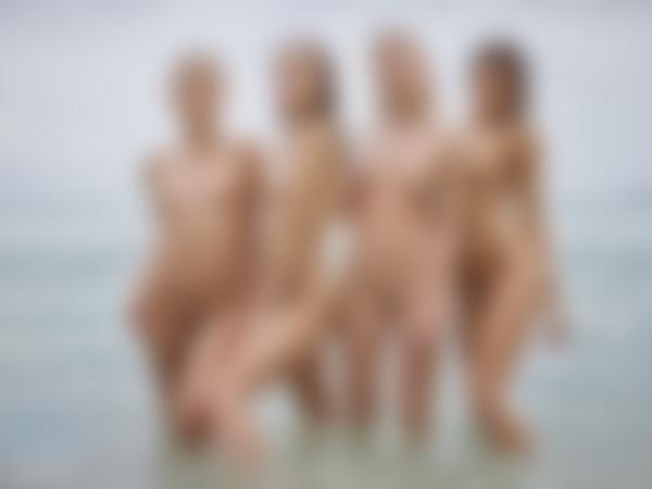Kuva #9 galleriasta Ariel, Marika, Melena Maria ja Mira alastonranta