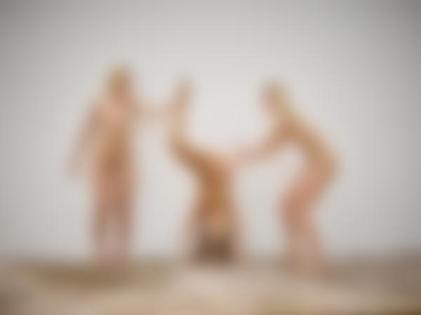 Immagine n.11 dalla galleria Ariel Marika Melena Maria nuda nella giungla