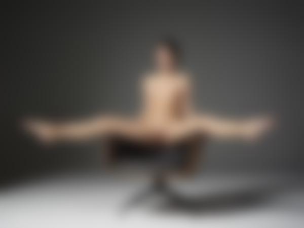 ギャラリー8の画像番号アリエルの着席美女
