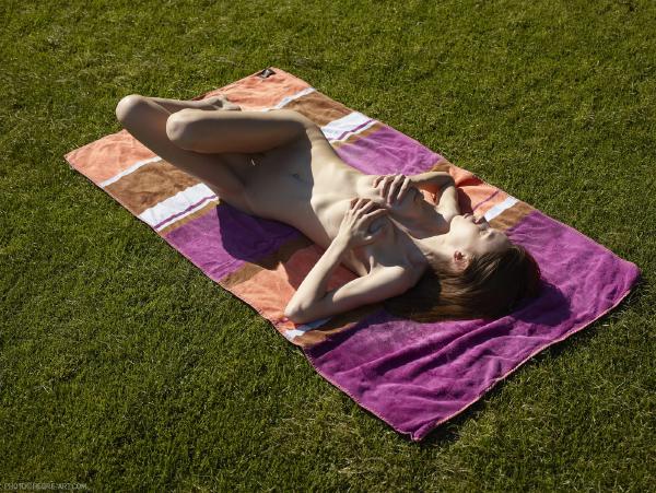 Image #7 from the gallery Aya Beshen naked in the garden