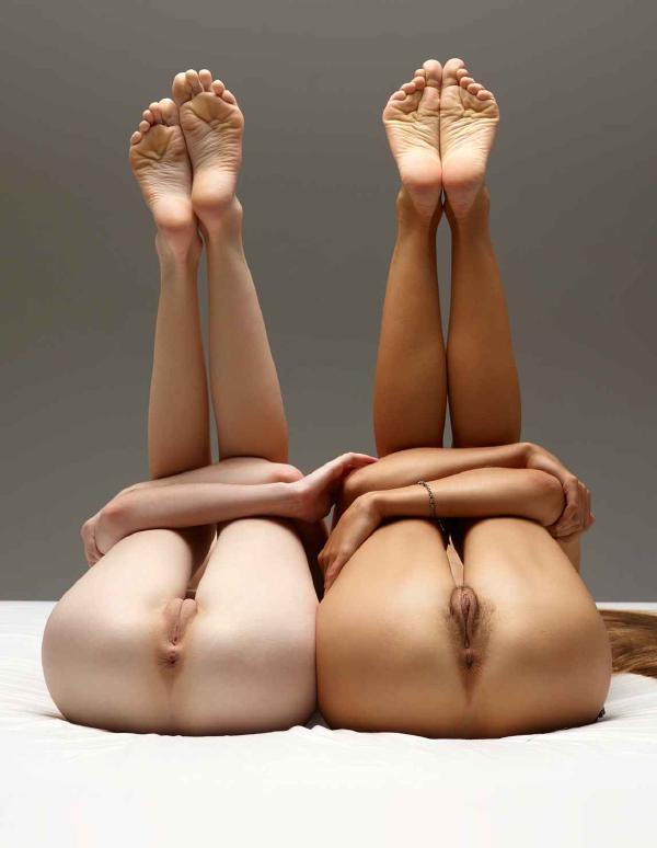 Emily ir Milena kūno skulptūros