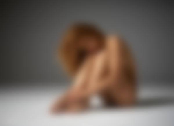 Resim # 8 galeriden Julia çıplak oluyor