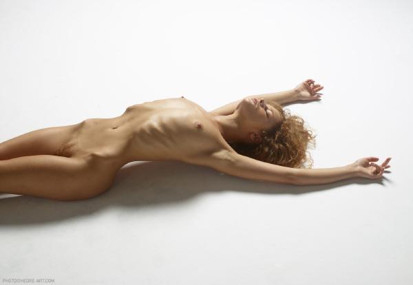 Bild #2 aus der Galerie Julia Nackte Figuren