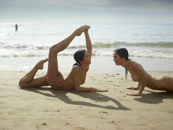 Image #7 from the gallery Julietta and Magdalena flexi beach bodies