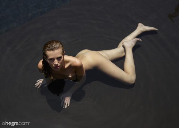 Immagine n.4 dalla galleria Katia piscina nera