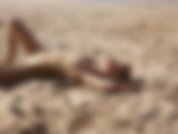 Image #8 from the gallery Penelope hot sand