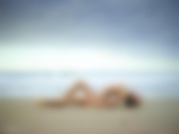 Image #8 from the gallery Sonya dirty beach girl