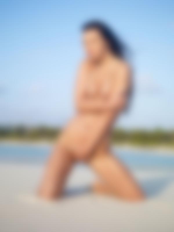 Image #8 from the gallery Suzie Carina nude beach